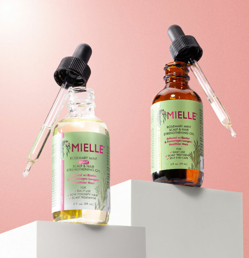 Aceite de romero crecimiento cabello fino Rosemary Mint Light Scalp & Hair Strengthening Oil de Mielle BETH'S HAIR